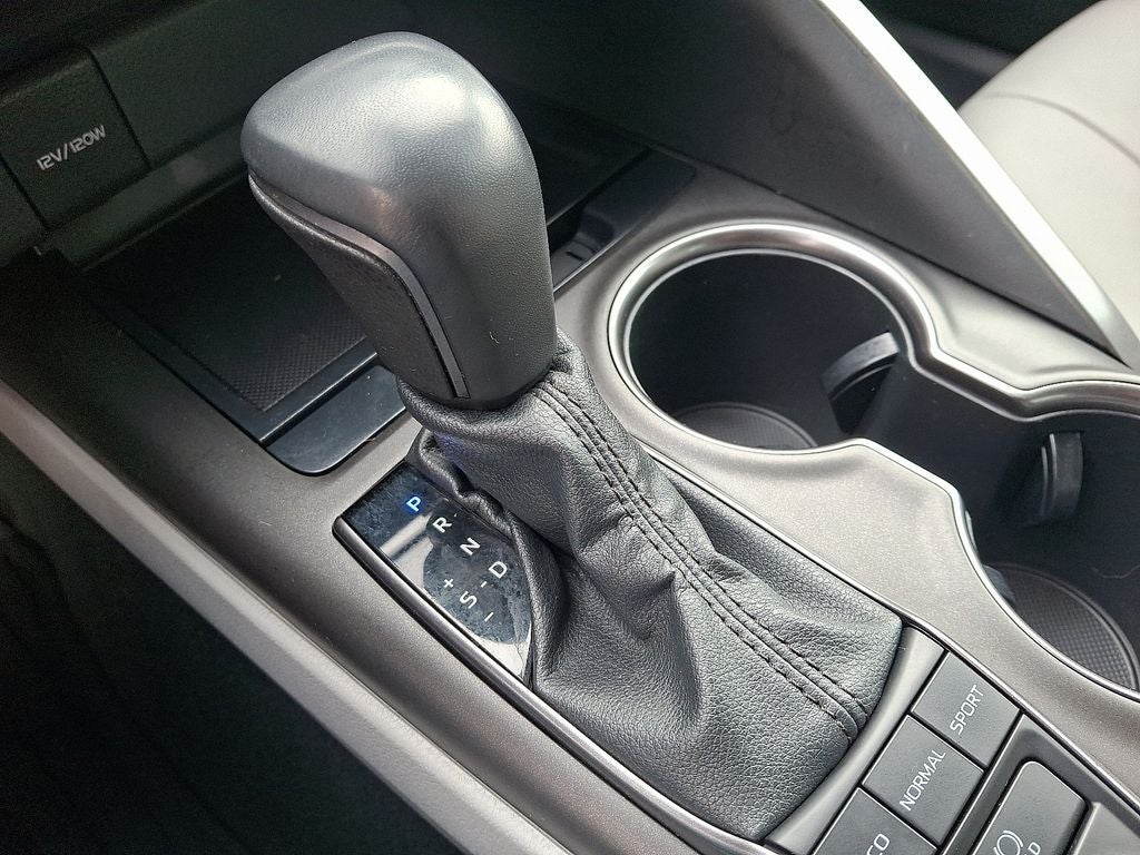 2022 Toyota Camry SE AWD