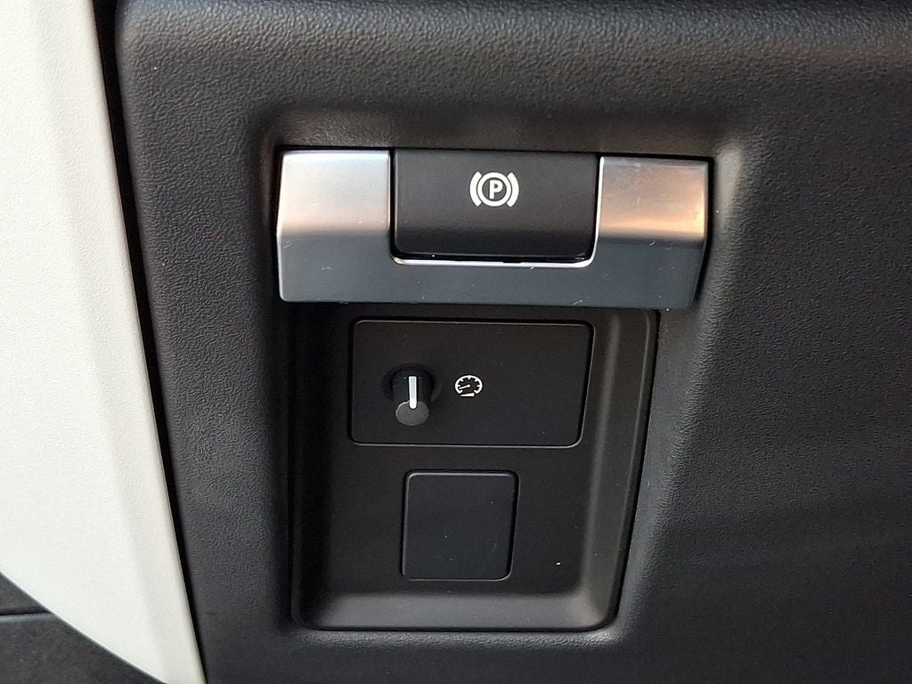 2025 Land Rover Defender 110 S